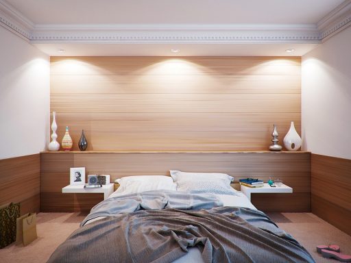 Persoon die rustig slaapt in een donkere slaapkamer